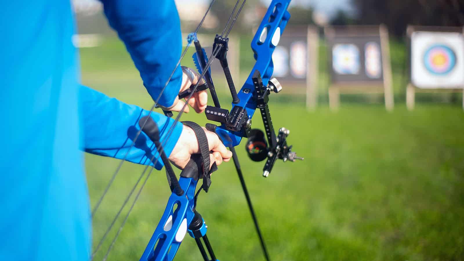 difference recurve vs compound bow - design